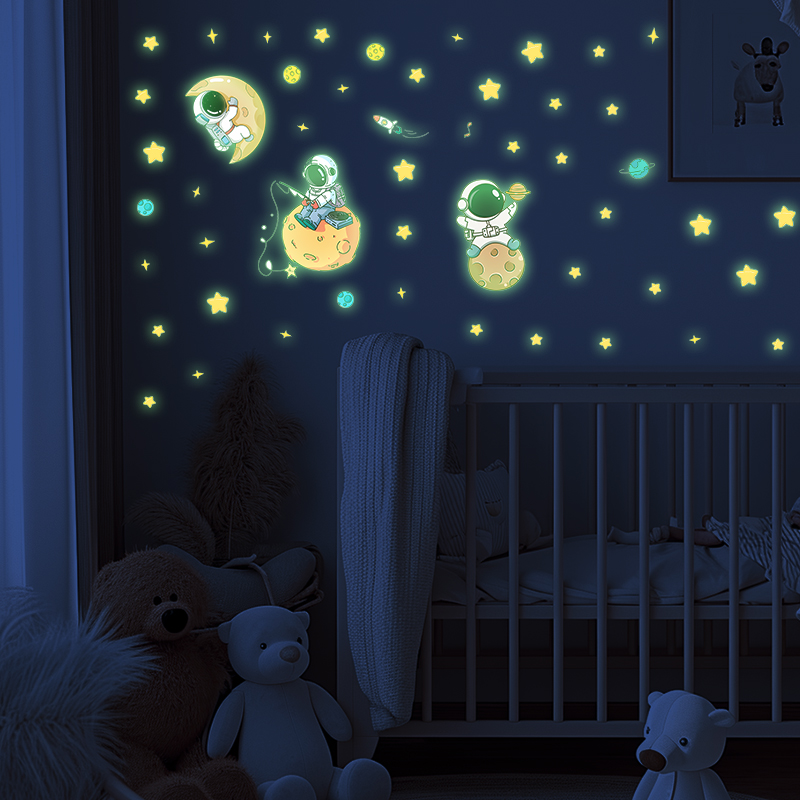 ملصقات حائط مضيئة لرائد الفضاء - مراجعة Glow In Dark Stars وسعره