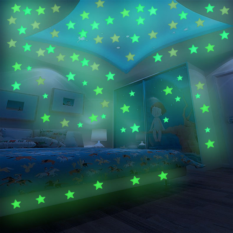 50 قطعة من ملصقات النجوم المضي - مراجعة Glow In Dark Stars وسعره
